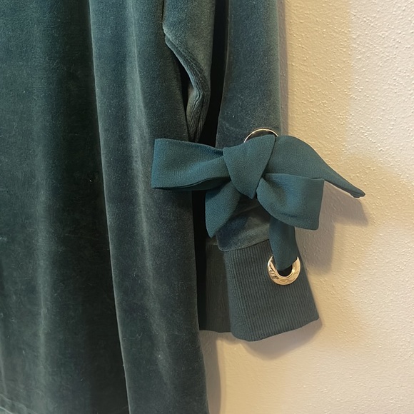 Deep green velour 3/4 sleeve with bow Charter Club size M - Picture 3 of 3